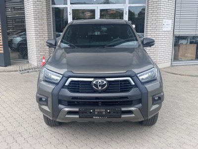 TOYOTA HILUX 2.8 D-4D MHEV 4x4 Double Invincible (Automata)