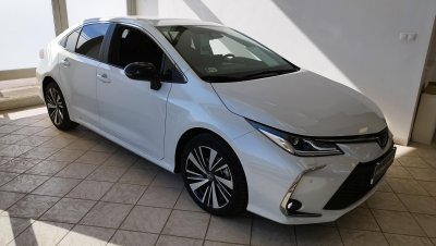 TOYOTA COROLLA Sedan 1.8 Hybrid Style e-CVT MAGYAR