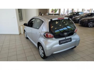 TOYOTA AYGO 1.0 Plusz AC M-MT Vezetett szervizkönyv!