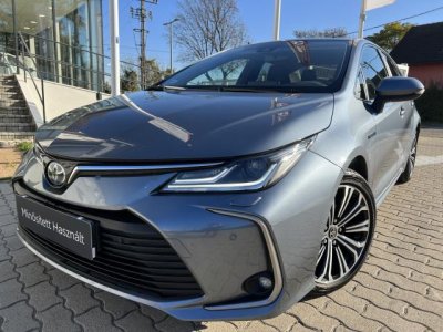 TOYOTA COROLLA Sedan 1.8 Hybrid Comfort Style Tech e-CVT GYÁRTÓI GARANCIÁVAL