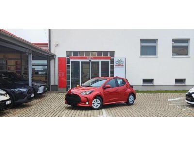 TOYOTA YARIS 1.5 Hybrid Comfort e-CVT AZONNAL ELVIHETŐ