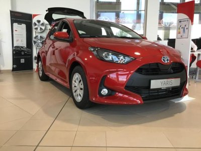 TOYOTA YARIS 1.5 Hybrid Comfort e-CVT Készletről !