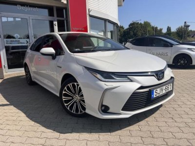 TOYOTA COROLLA Sedan 1.8 Hybrid Comfort Style Tech e-CVT