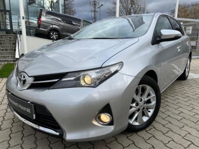 TOYOTA AURIS 1.6 Lounge (Automata)