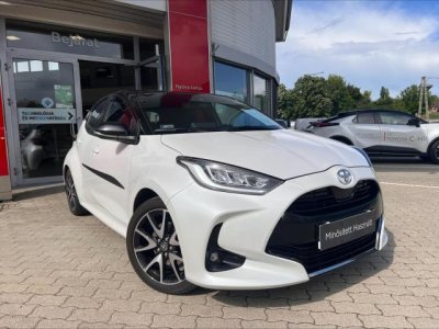 TOYOTA YARIS 1.5 VVT-i Selection Style Mo.-i. 1 tulajdonos. Téli-Nyári kerék !