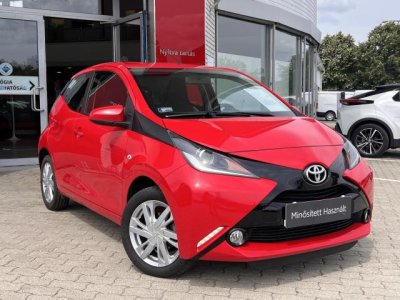 TOYOTA AYGO 1.0 x-play