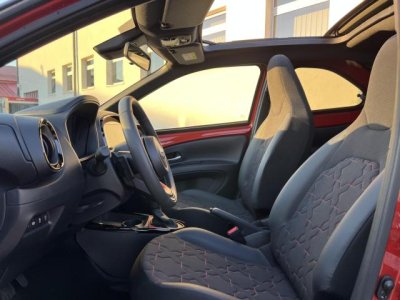 TOYOTA AYGO X 1.0 VVT-i Executive Smart CVT Canvas Bi-tone