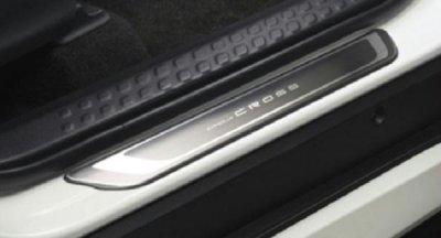 Toyota Corolla Cross küszöbborítás 2022-