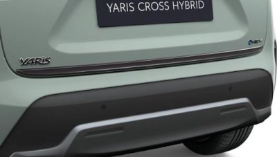 Toyota Yaris Cross csomagtérajtó díszléc, 202 fekete, 2021-
