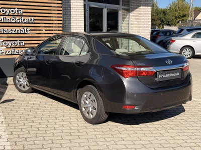 TOYOTA COROLLA Sedan 1.6 Active Comfort Mo.-i. Szervizkönyv