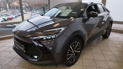 TOYOTA C-HR 2.0 PHEV Executive e-CVT MAGYAR