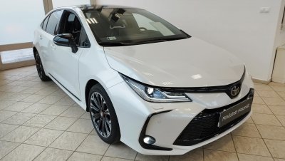 TOYOTA COROLLA Sedan 1.8 Hybrid GR-Sport e-CVT 140 LE Magyar