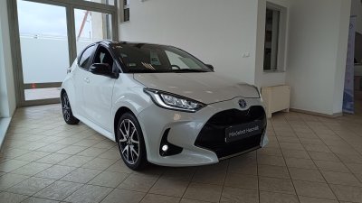 TOYOTA YARIS 1.5 Hybrid Selection Style Smart e-CVT MAGYAR
