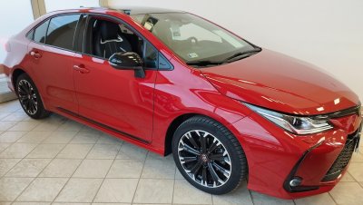 TOYOTA COROLLA Sedan 1.8 Hybrid GR-Sport e-CVT MAGYAR