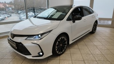 TOYOTA COROLLA Sedan 1.8 Hybrid GR-Sport e-CVT 140 LE Magyar