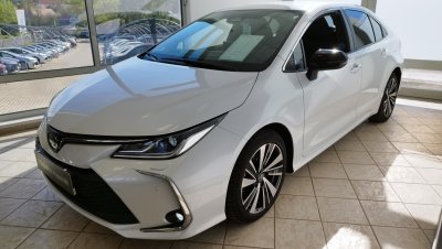 TOYOTA COROLLA Sedan 1.8 Hybrid Style e-CVT MAGYAR