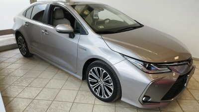 TOYOTA COROLLA Sedan 1.8 Hybrid Comfort Style Tech e-CVT MAGYAR